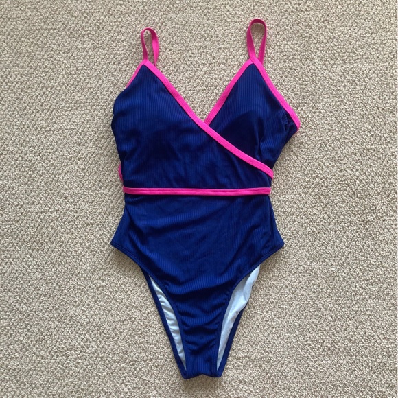 Colorblock Ribbed One Piece High Cut Swimsuit Blue Hot Pink Size Medium Like New - Picture 1 of 9